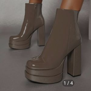 Minimalistic Side Zipper heeled boot Khaki